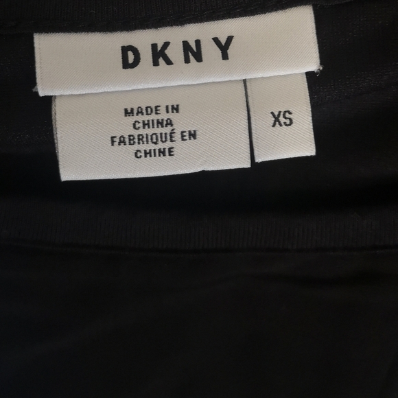 3/$10❤️DKNY sleeveless top black and white striped - Picture 4 of 7